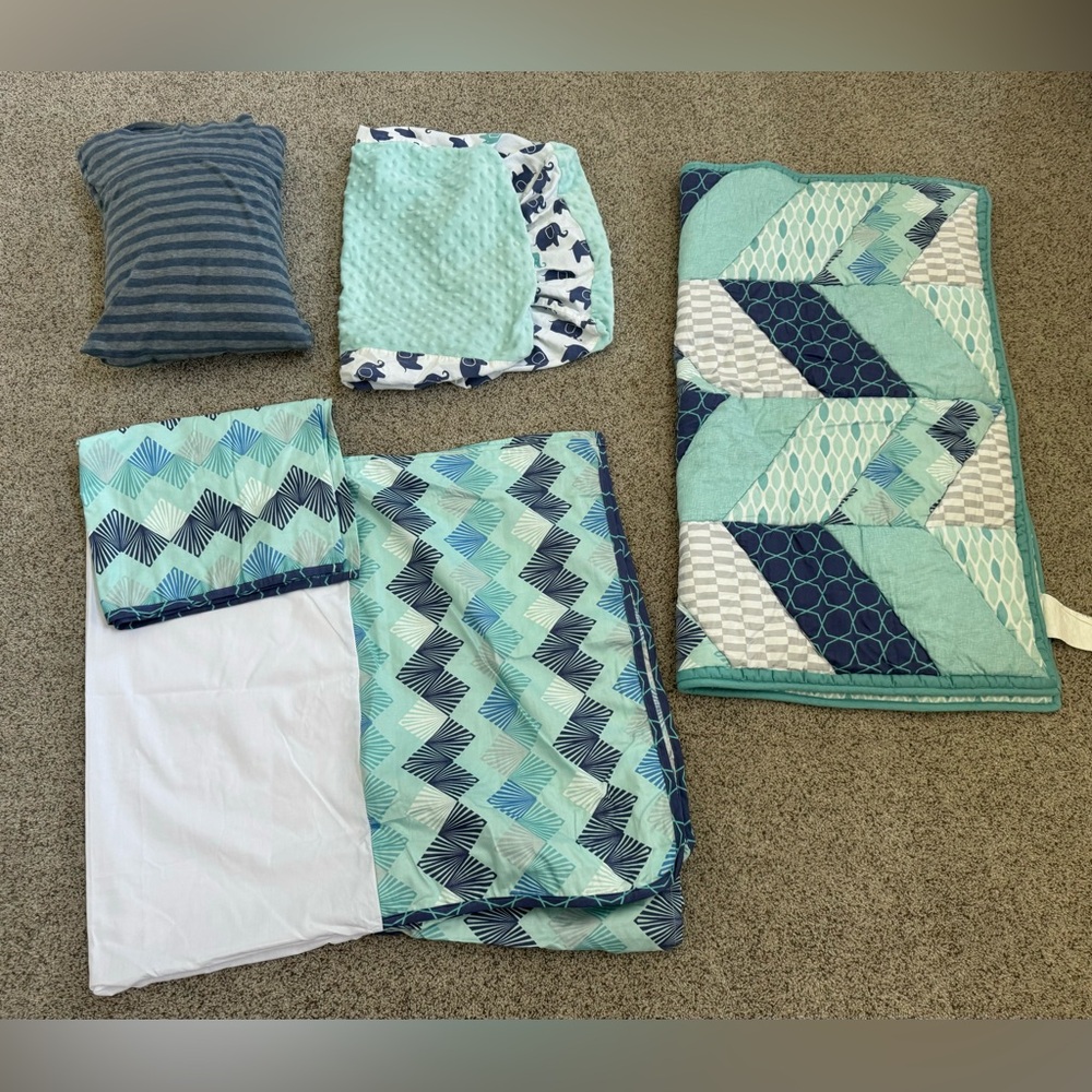 Peanutshell 3 piece Crib Bedding Set: crib quilt, crib skirt, changing pad cover